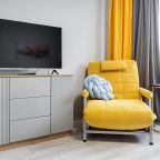 Трёхместный и более (Солнечная студия RELAX 62  на проспекте Королева), Апартаменты Яркие студии на набережной Карповки