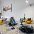 Трёхместный и более (Солнечная студия RELAX 62  на проспекте Королева), Апартаменты Яркие студии на набережной Карповки
