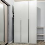 Трёхместный и более (Солнечная студия RELAX 62  на проспекте Королева), Апартаменты Яркие студии на набережной Карповки
