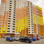 Трёхместный и более (Солнечная студия RELAX 62  на проспекте Королева), Апартаменты Яркие студии на набережной Карповки