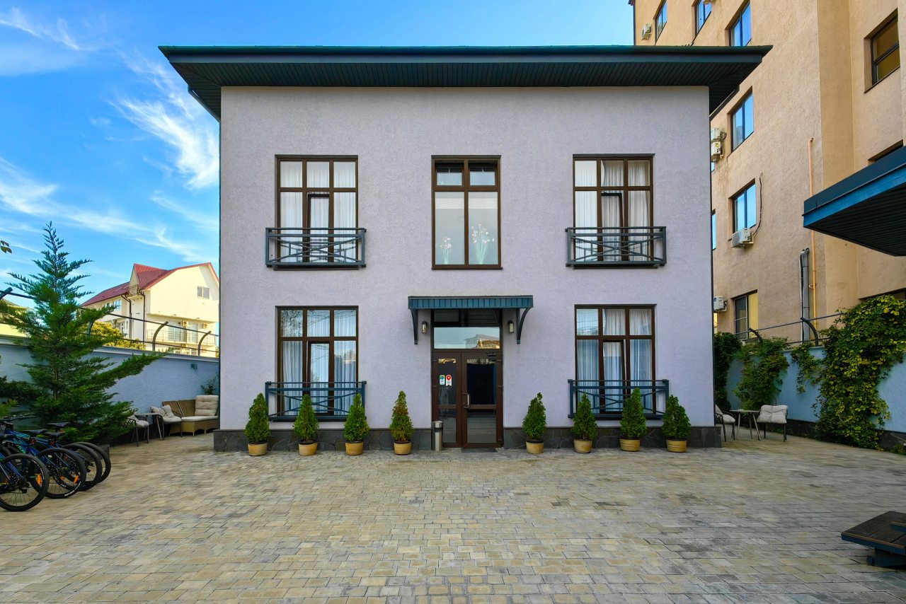 Гостевой дом Лалеби, Сириус