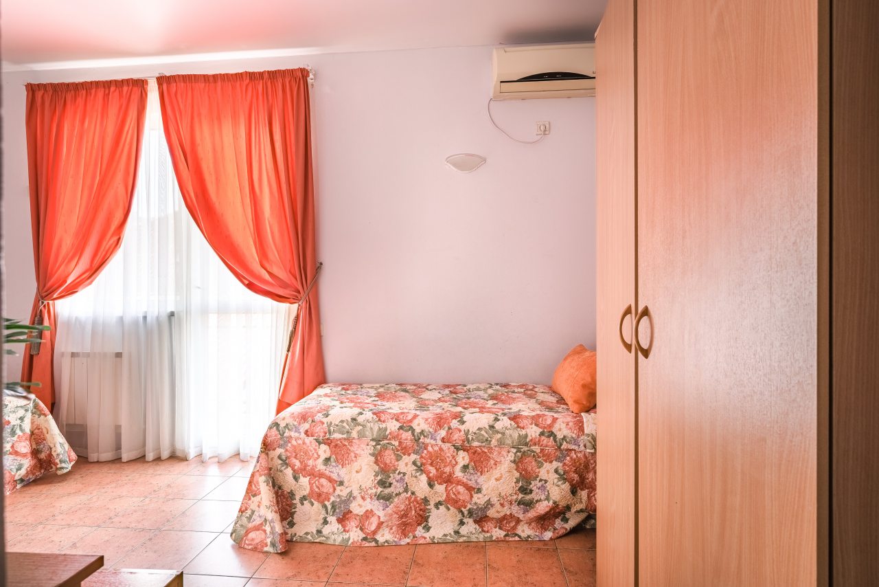 Трехместный (Трехместный номер с двумя кроватями) гостевого дома Прованс, Сочи