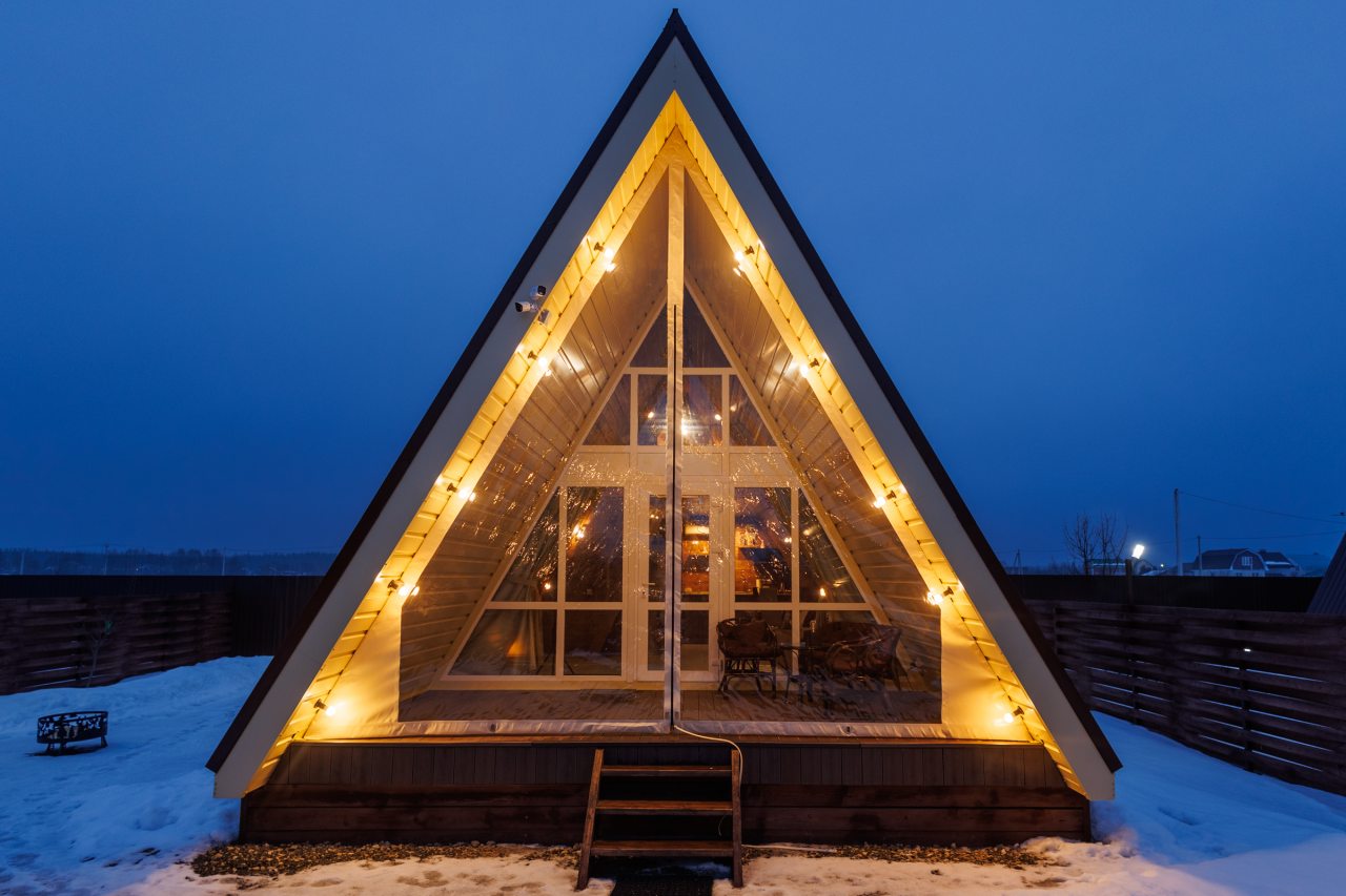 Дом (Загородный Дом A-Frame с чаном на берегу реки (белый)) загородного клуба По щучьему Велению, Новая Усмань