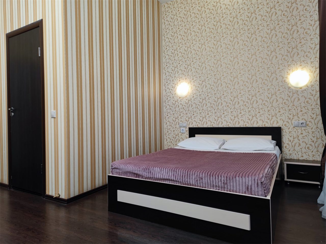 Апартаменты (С двуспальной кроватью и джакузи) мини-отеля Невский 102, Санкт-Петербург