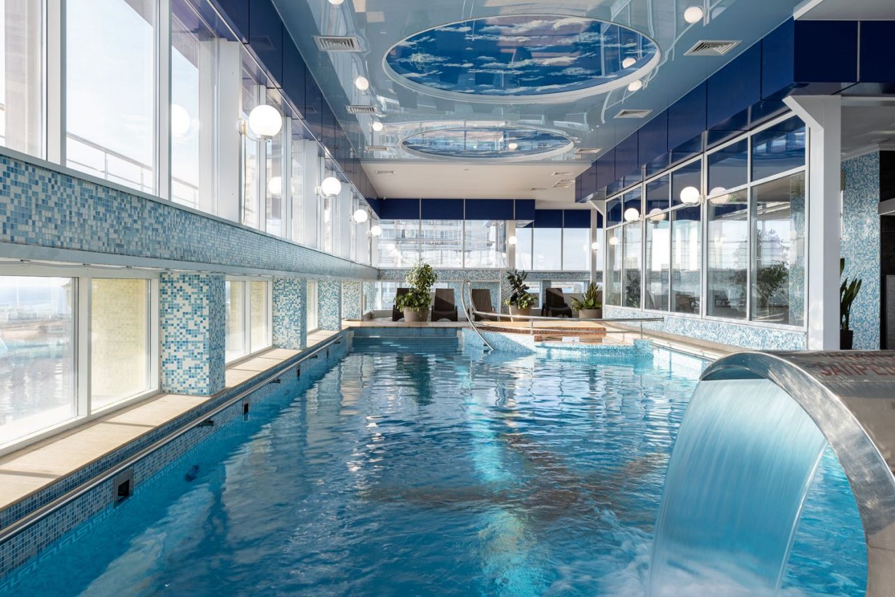 Крытый подогреваемый бассейн, Отель Атлант Люкс