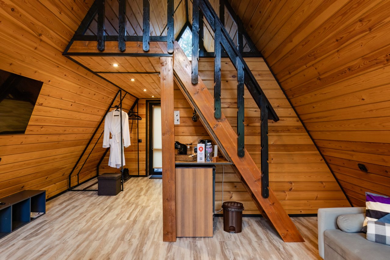 Коттедж (A-frame), Спа-отель Дворцы