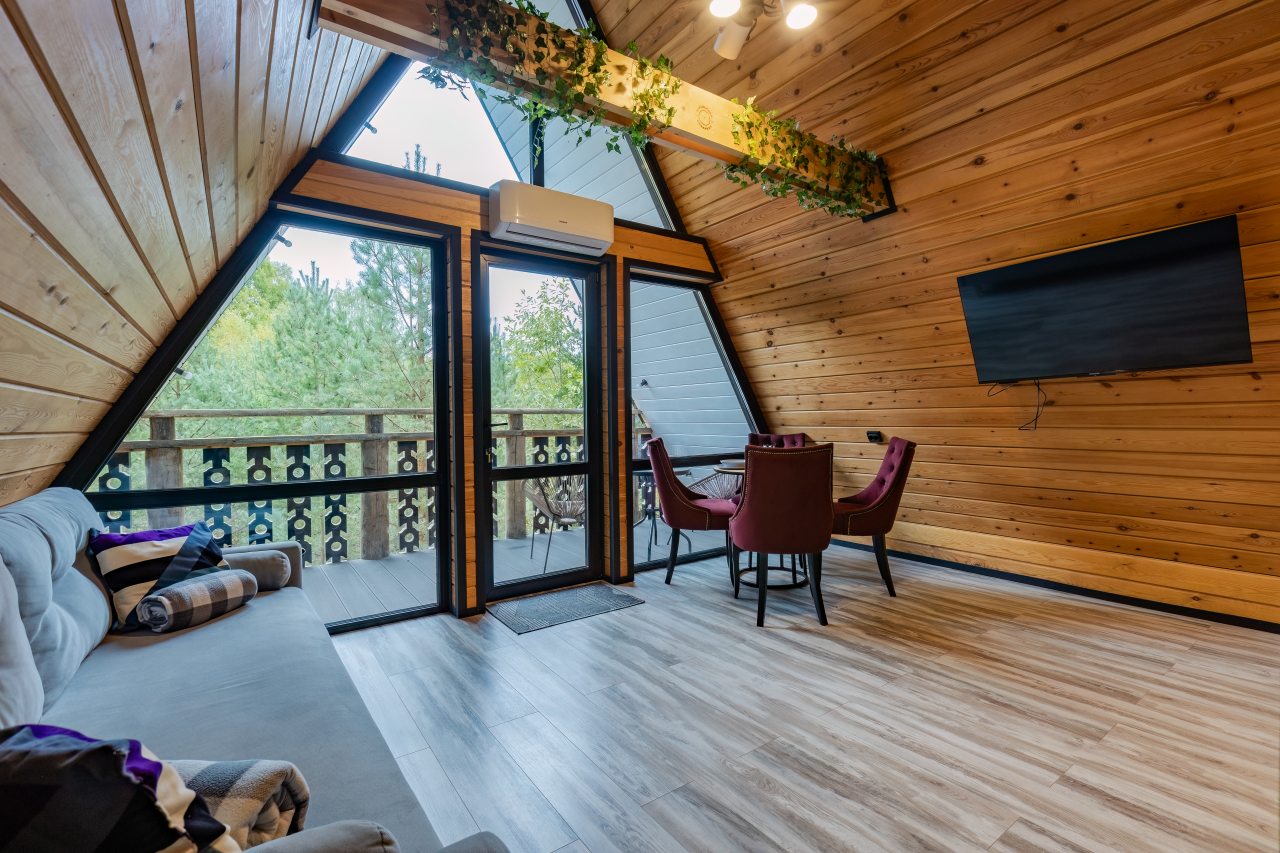 Коттедж (A-frame), Спа-отель Дворцы