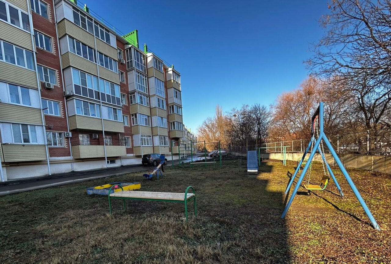 Детская площадка, Апартаменты на Орджоникидзе 88