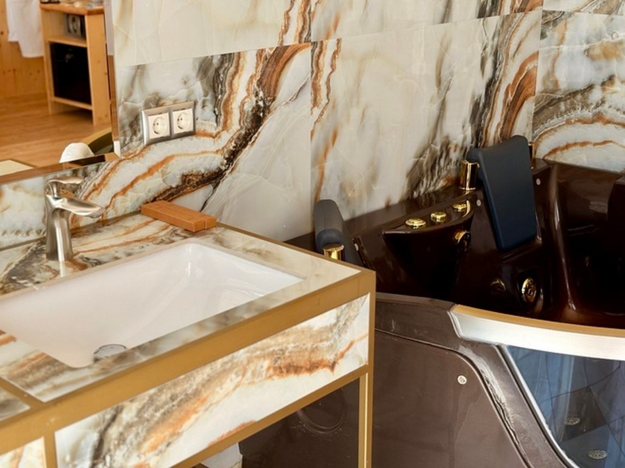 Полулюкс (DIANA (Полулюкс)), Отель Malakhovka palace