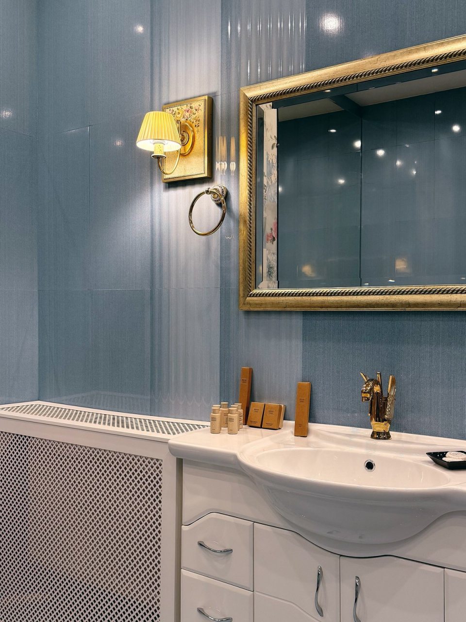 Полулюкс (HERMES), Отель Malakhovka palace