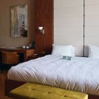 Полулюкс (HERMES), Отель Malakhovka palace