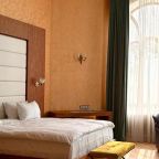 Полулюкс (HERMES), Отель Malakhovka palace