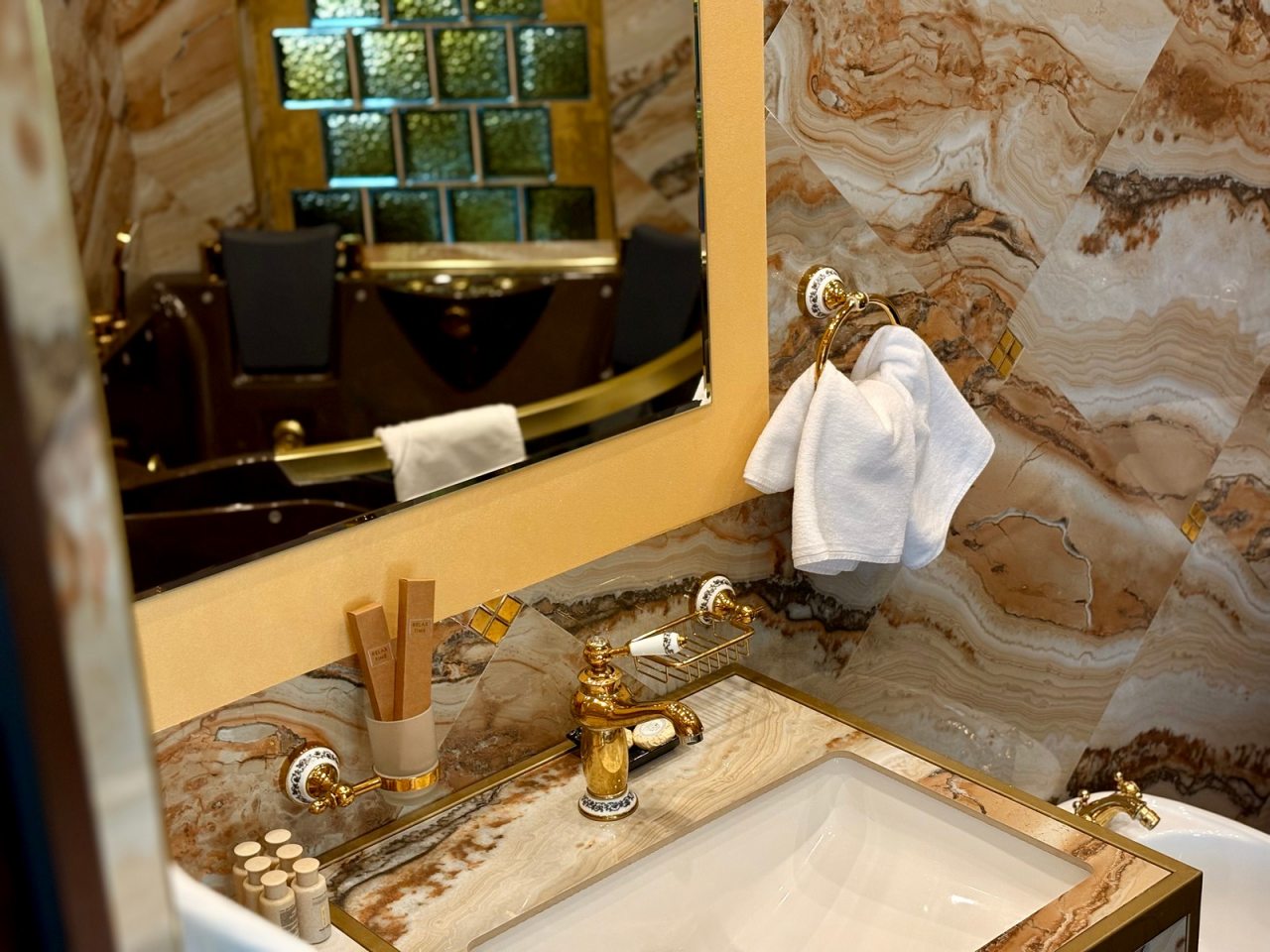 Апартаменты (DIONIS), Отель Malakhovka palace