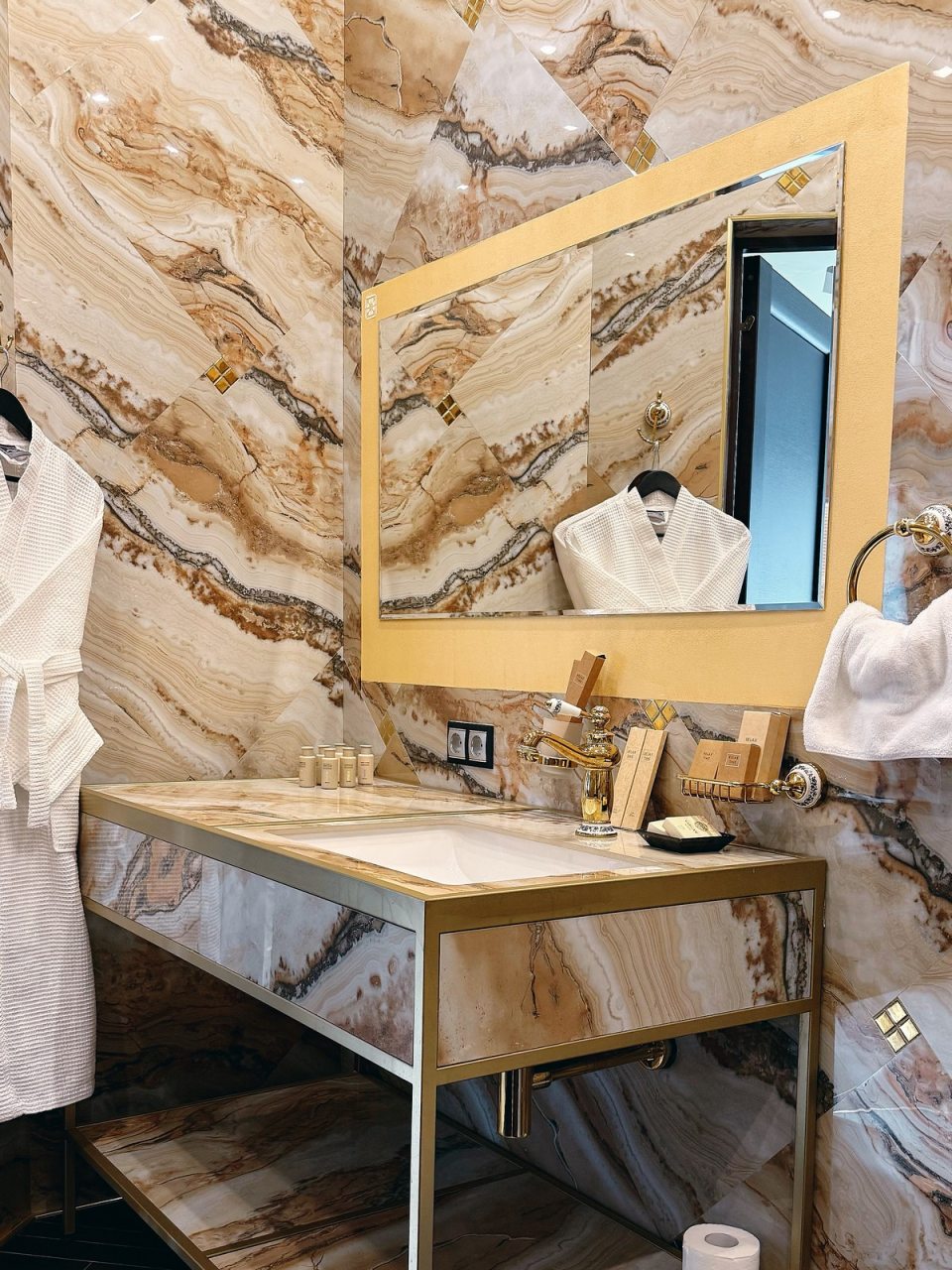 Апартаменты (DIONIS), Отель Malakhovka palace