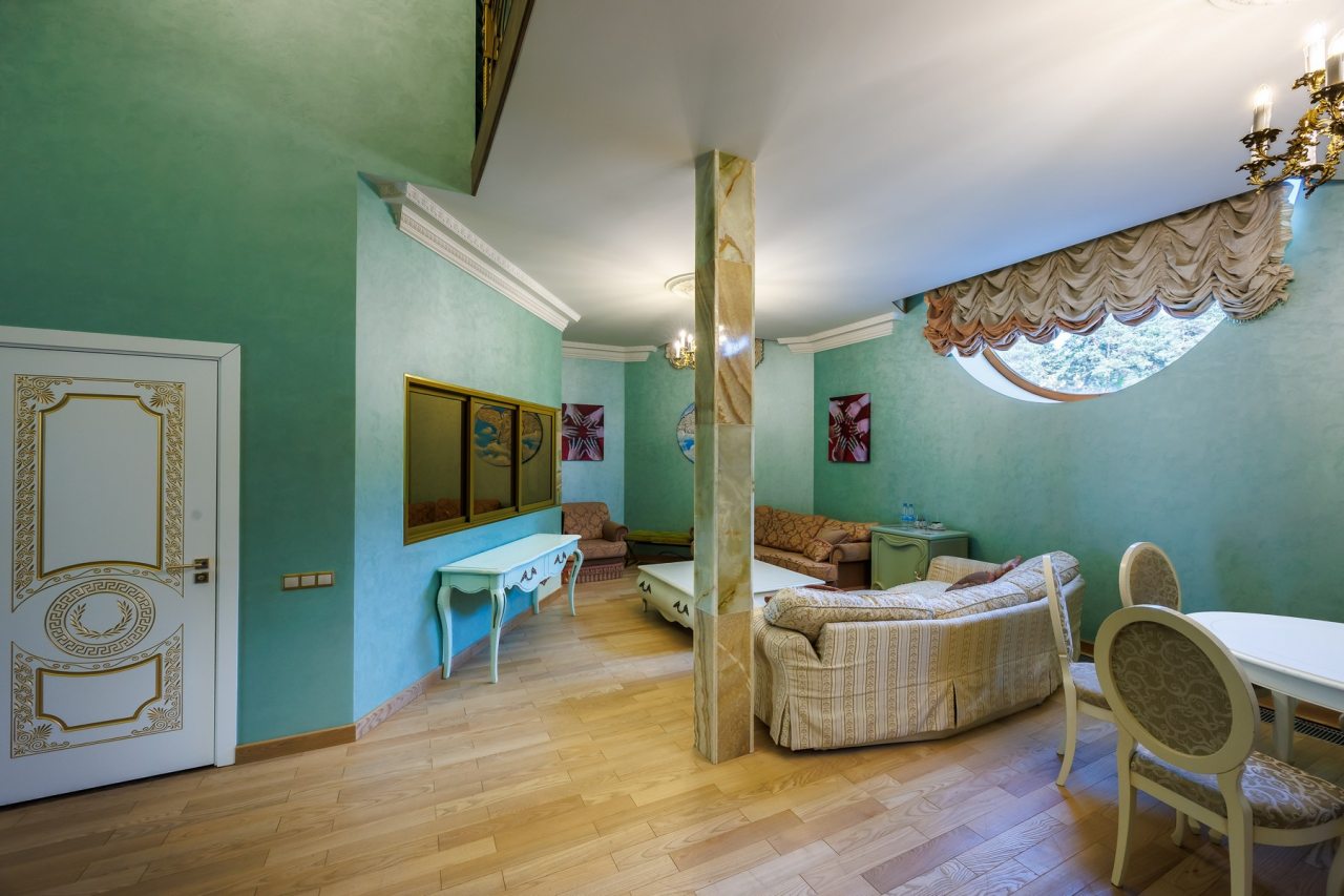 Сьюит (EDEN), Отель Malakhovka palace