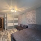 Спальня. Есть кровать и тахта