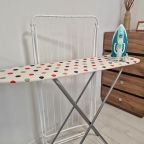 Утюг, гладильная доска, сушилка