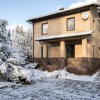 Территория около дома