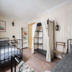 Детская кроватка, Коттедж С 4 спальнями и баней у озера Петровское