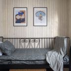 Детская кроватка, Коттедж С 4 спальнями и баней у озера Петровское