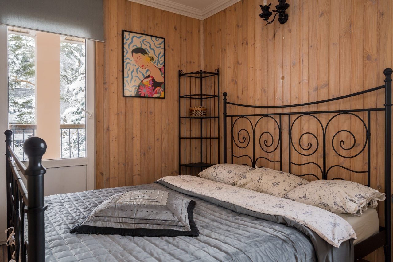 Дом (С 4 спальнями и баней), Коттедж С 4 спальнями и баней у озера Петровское