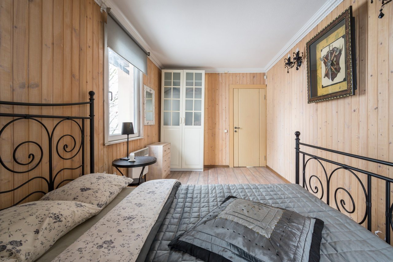 Дом (С 4 спальнями и баней), Коттедж С 4 спальнями и баней у озера Петровское