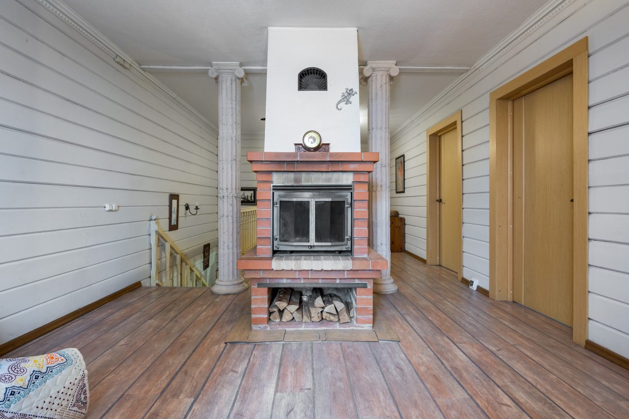 Дом (С 4 спальнями и баней), Коттедж С 4 спальнями и баней у озера Петровское