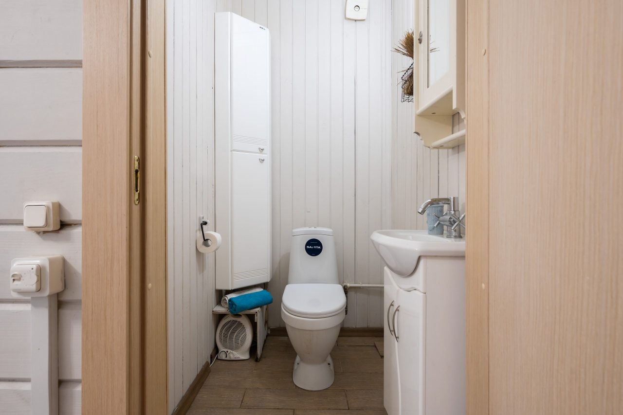 Дом (С 4 спальнями и баней), Коттедж С 4 спальнями и баней у озера Петровское