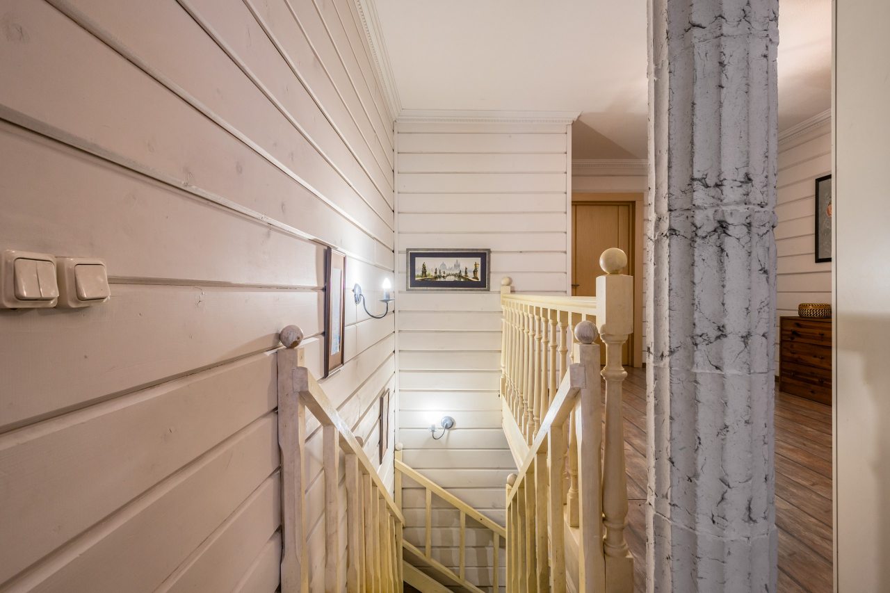 Дом (С 4 спальнями и баней), Коттедж С 4 спальнями и баней у озера Петровское