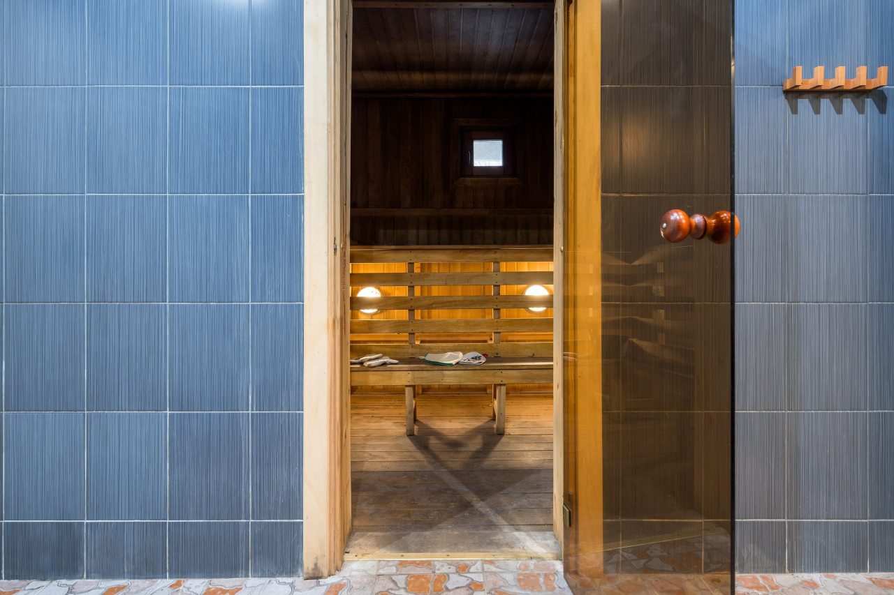 Дом (С 4 спальнями и баней), Коттедж С 4 спальнями и баней у озера Петровское