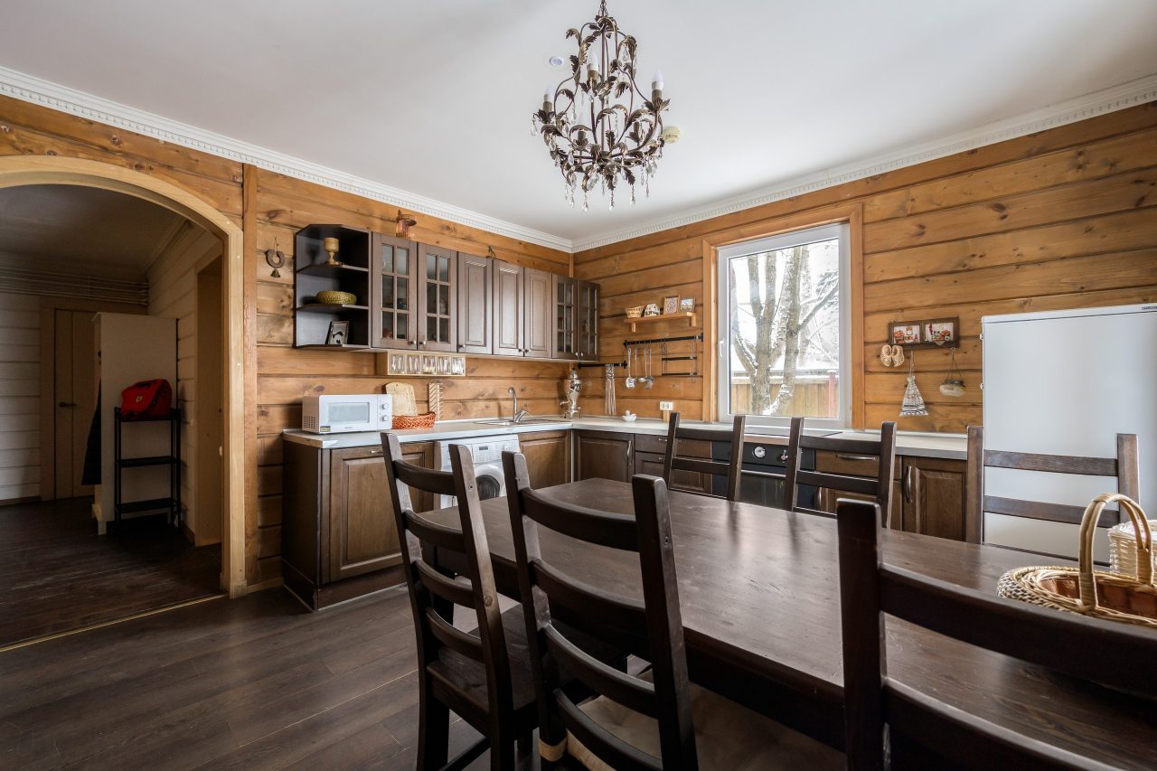 Дом (С 4 спальнями и баней), Коттедж С 4 спальнями и баней у озера Петровское