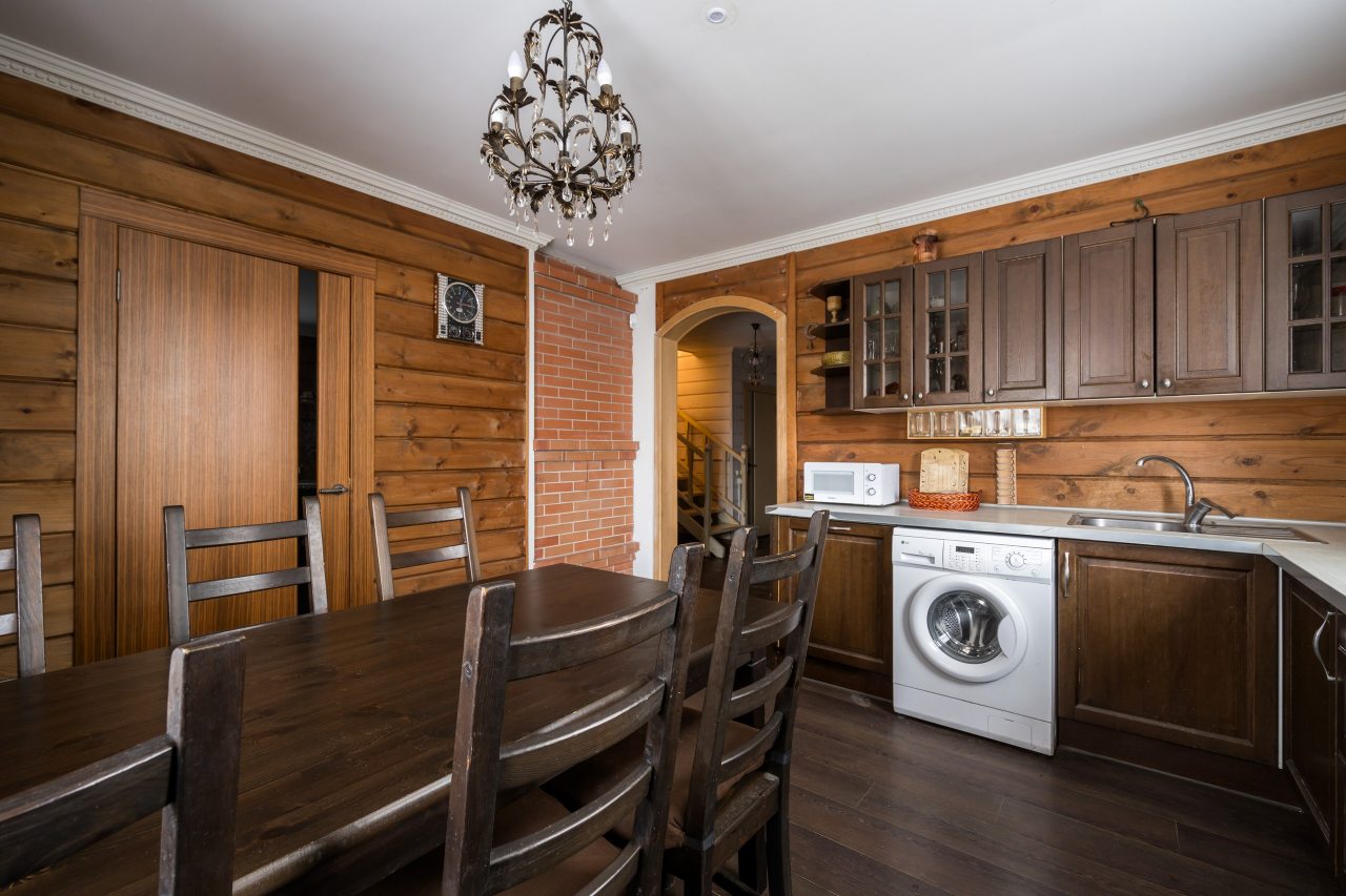 Дом (С 4 спальнями и баней), Коттедж С 4 спальнями и баней у озера Петровское