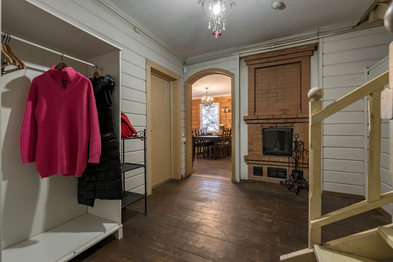 Дом (С 4 спальнями и баней), Коттедж С 4 спальнями и баней у озера Петровское