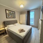 Комфортная, современная спальня