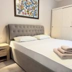 Комфортная, современная спальня