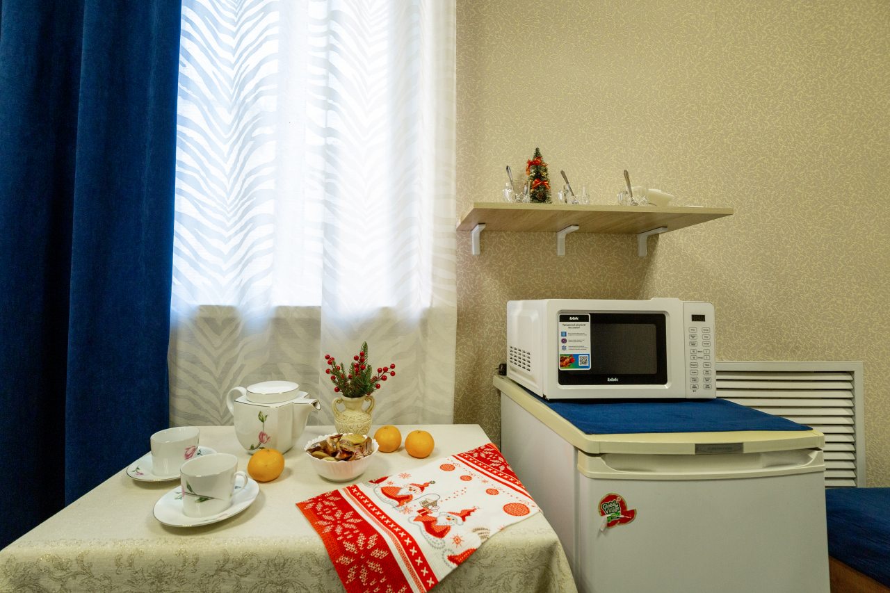 Трёхместный и более, Отель ОТО