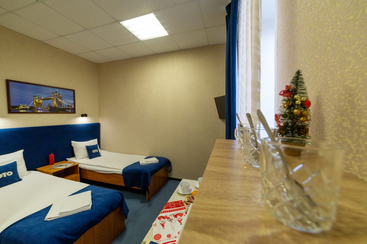 Трёхместный и более, Отель ОТО