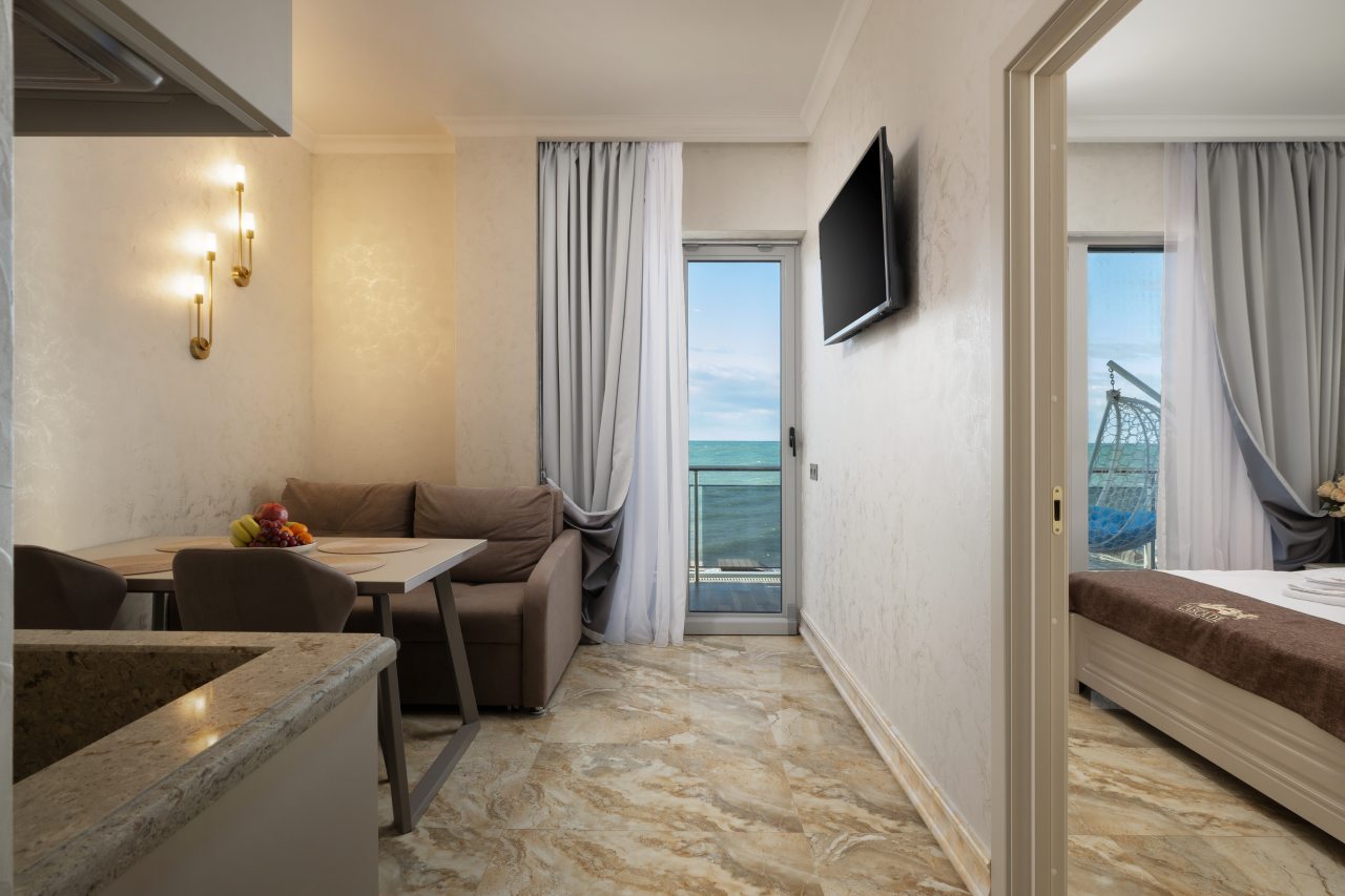 Апартаменты (Люкс с террасой и панорамным видом на море) отеля Cascade Resort by Stellar Hotels, Адлер