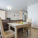 Апартаменты (На 12 этаже 141), Апартаменты TopHouse на Можжевеловой