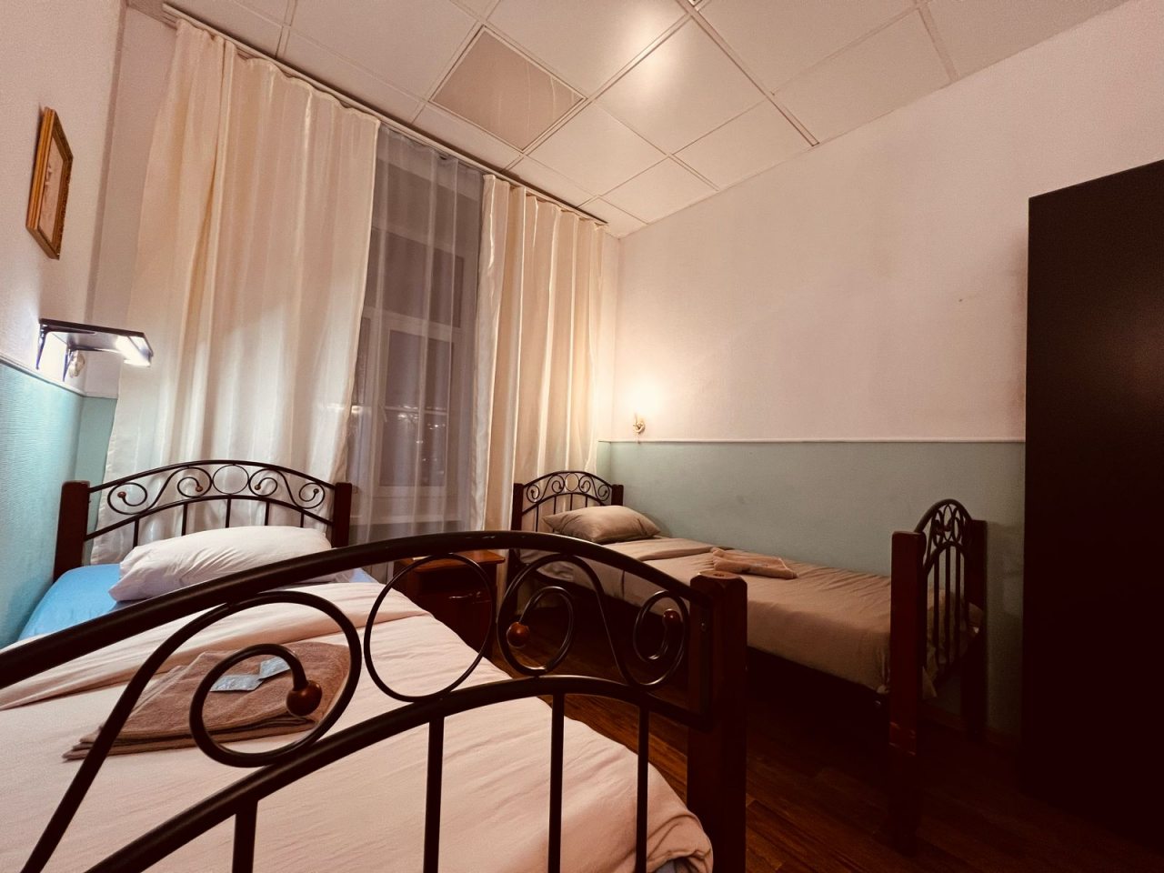 Двухместный (Двухместный. Две отдельные кровати. Видовой.), Мини-отель Типичный Питер на Итальянской