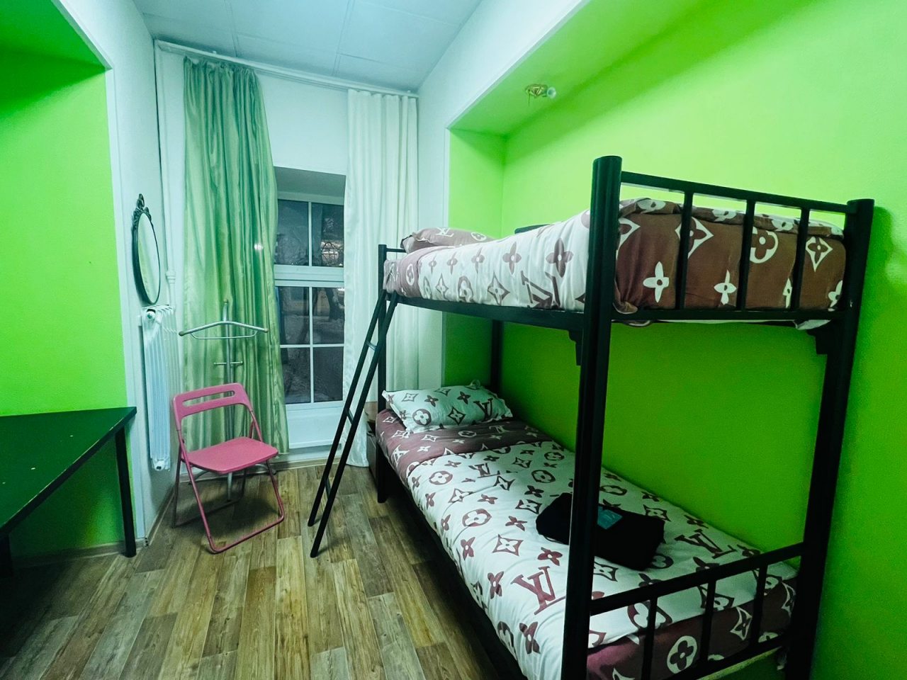 Двухместный (Двухместный. Двухъярусная кровать. Видовой номер) мини-отеля Типичный Питер на Итальянской, Санкт-Петербург