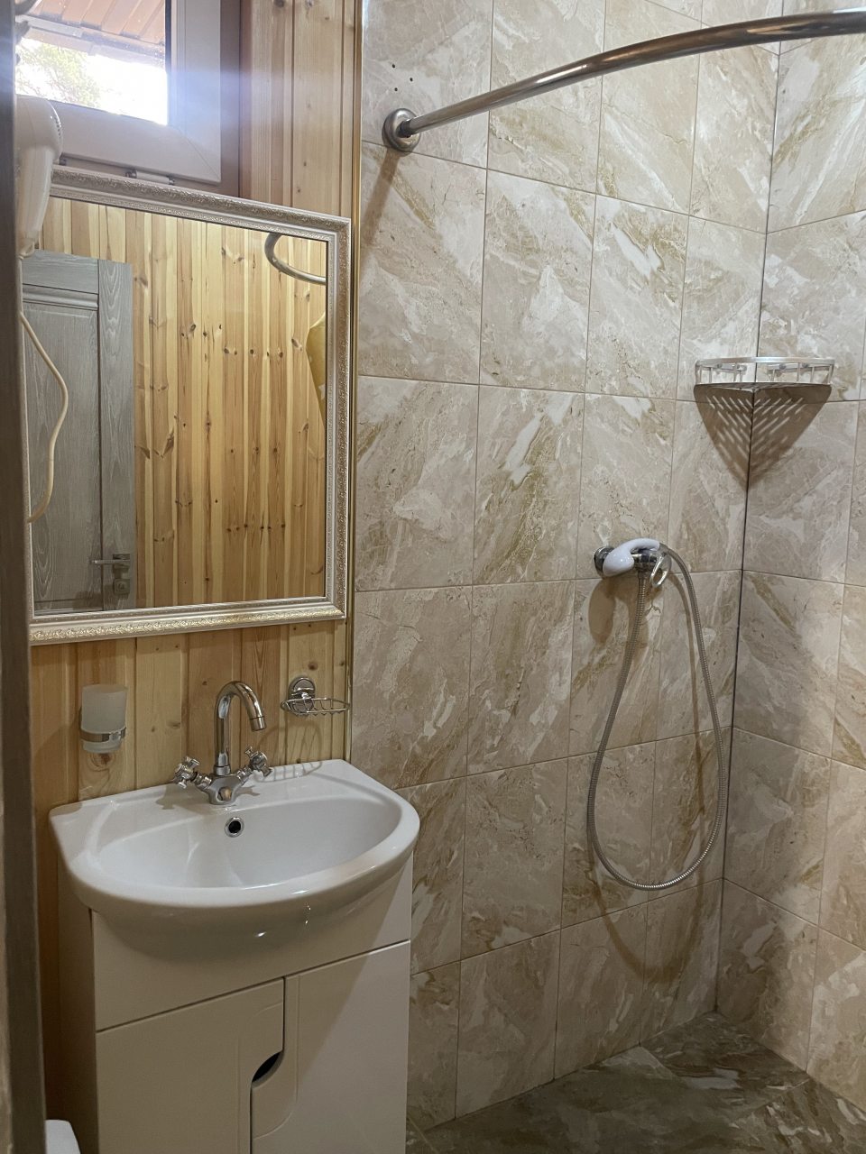 улучшенный семейный номер с удобствами