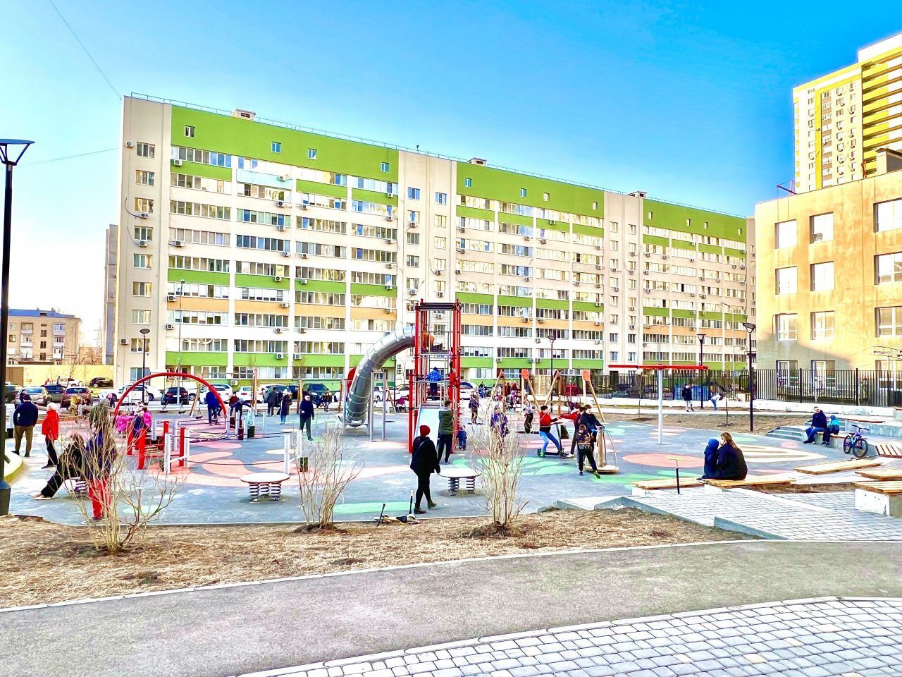 Детская площадка, Апартаменты на Революционной 101А