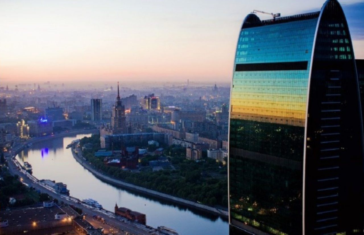 Вид на набережную, Апартаменты в Москва Сити