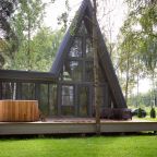 Коттедж (A-Frame №8 (с купелью и баней)), База отдыха Les Holidays