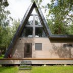 Коттедж (A-Frame №8 (с купелью и баней)), База отдыха Les Holidays