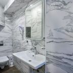 Студио (Студия с мини кухней, с фальш-окном.), Отель Театральный