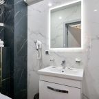 Трехместный (Студия улучшенная с кухней), Отель Театральный