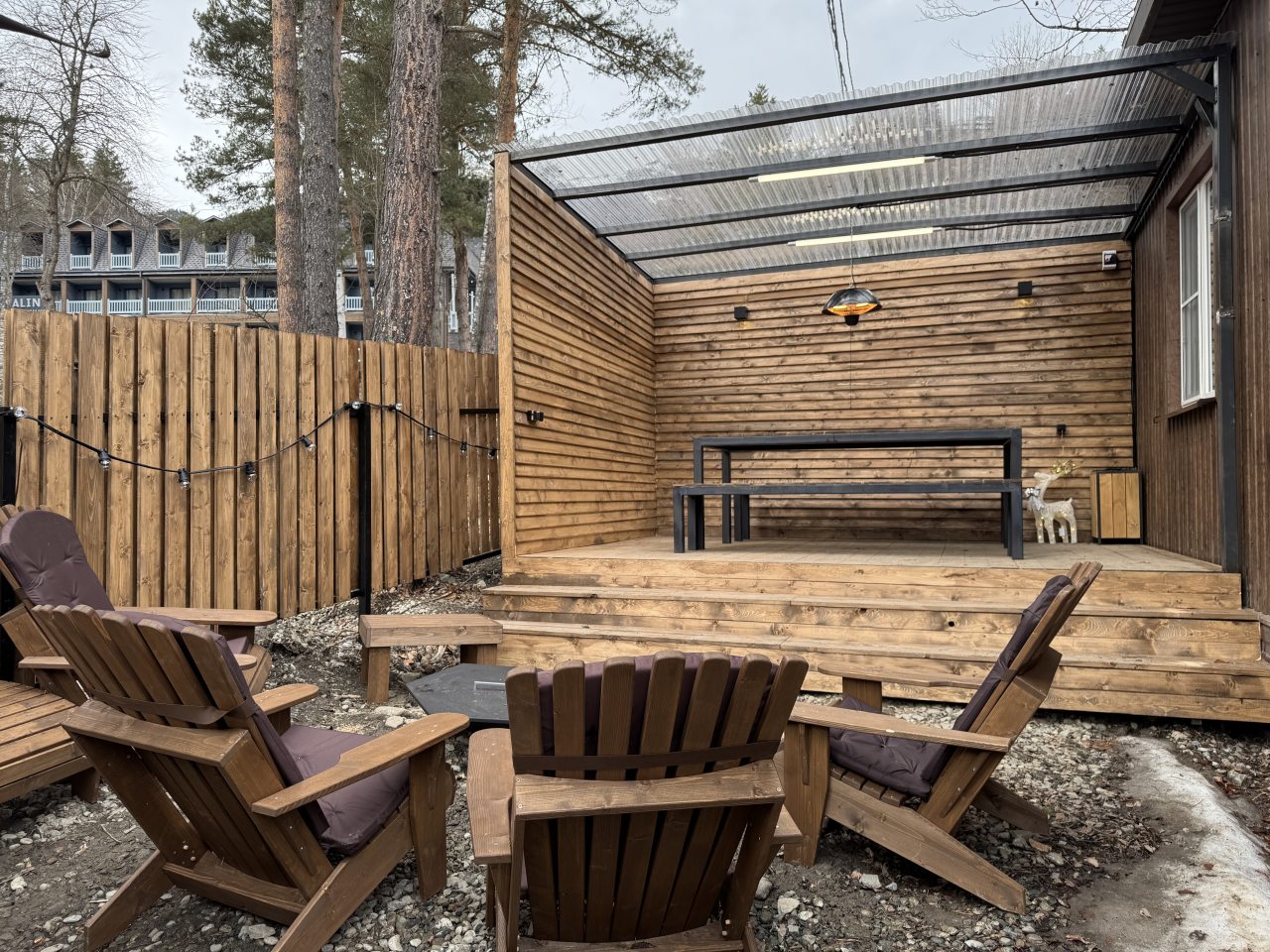 Дом (House), База отдыха Хижина лесника