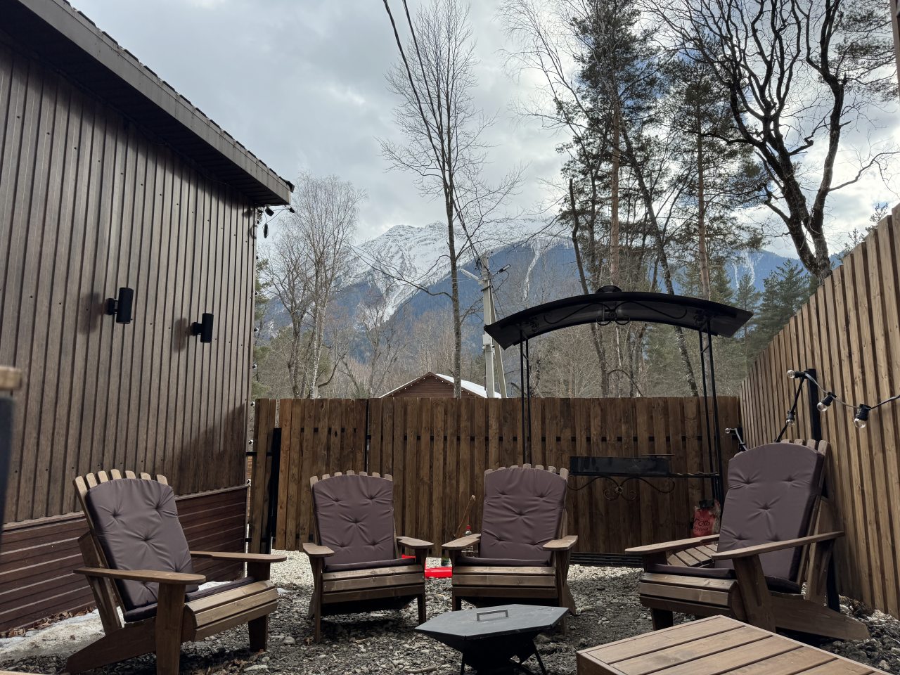 Дом (House), База отдыха Хижина лесника